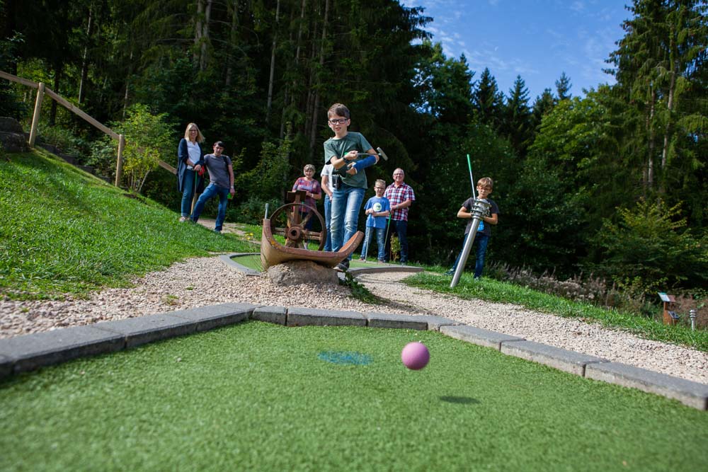 Minigolf Eifel Ferienpark Freizeitpark Eifeladventures Vulkaneifel
